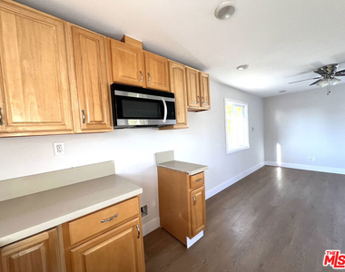 1016 W 109th Place - Photo Thumbnail 5