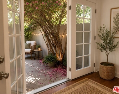 1125 N Genesee Avenue - Photo Thumbnail 5