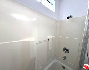 1012 W 109th Place - Photo Thumbnail 9
