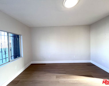 1012 W 109th Place - Photo Thumbnail 2