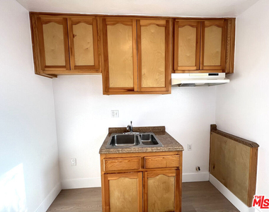 1012 W 109th Place - Photo Thumbnail 5