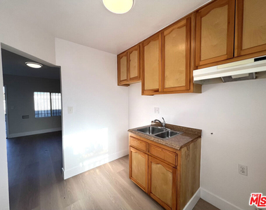 1012 W 109th Place - Photo Thumbnail 6