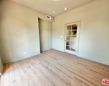 1515 Indiana Avenue - Photo Thumbnail 34