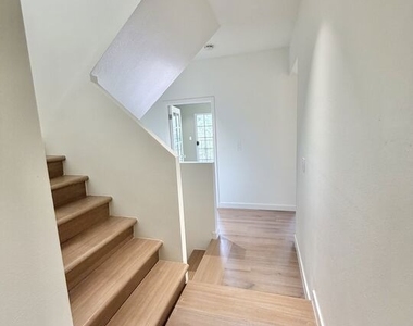 1515 Indiana Avenue - Photo Thumbnail 13