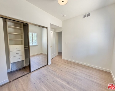 1515 Indiana Avenue - Photo Thumbnail 25