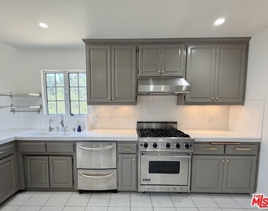 1515 Indiana Avenue - Photo Thumbnail 7