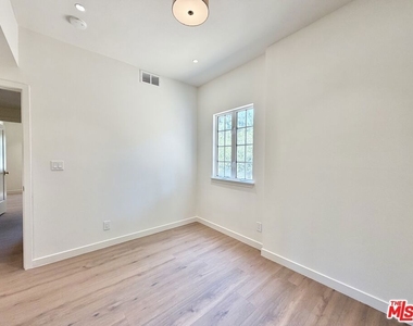 1515 Indiana Avenue - Photo Thumbnail 26