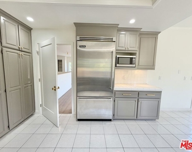 1515 Indiana Avenue - Photo Thumbnail 10