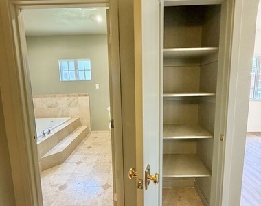 1515 Indiana Avenue - Photo Thumbnail 21