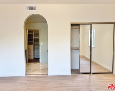 1515 Indiana Avenue - Photo Thumbnail 16