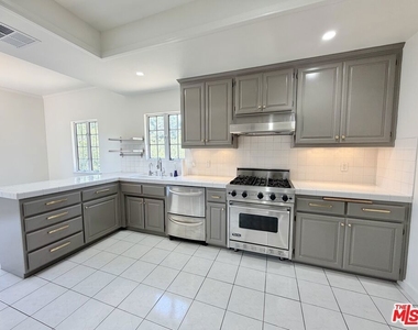 1515 Indiana Avenue - Photo Thumbnail 6