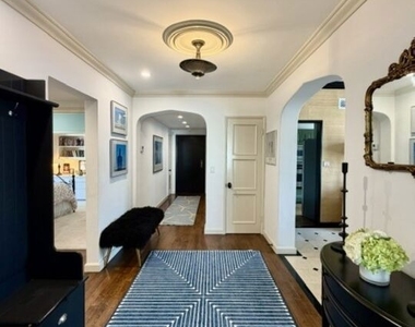 1424 N Crescent Heights Boulevard - Photo Thumbnail 1