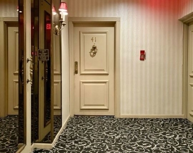 1424 N Crescent Heights Boulevard - Photo Thumbnail 23