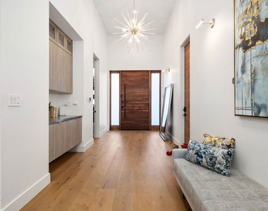 15030 Hartsook Street - Photo Thumbnail 4