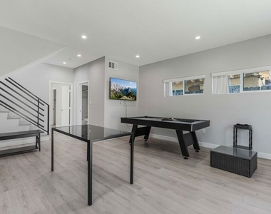 8224 Vanscoy Avenue - Photo Thumbnail 2