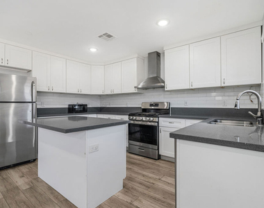 12000 Runnymede Street - Photo Thumbnail 4