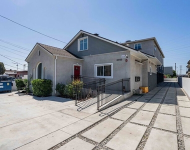 12000 Runnymede Street - Photo Thumbnail 12