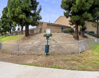 6908 Camphor Lane - Photo Thumbnail 22
