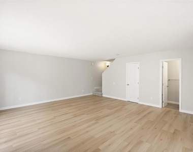 6908 Camphor Lane - Photo Thumbnail 7