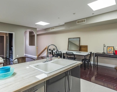 4741 Point Loma Ave - Photo Thumbnail 4