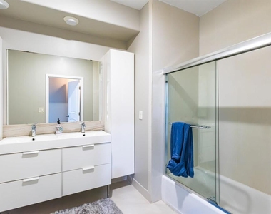 4741 Point Loma Ave - Photo Thumbnail 7