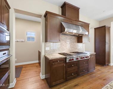 138 Mayflower Street - Photo Thumbnail 13