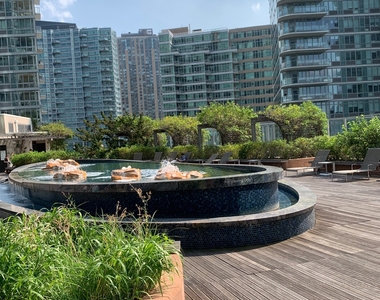 Center Boulevard, Near Hunters Point and Long Island City Waterfront  - Photo Thumbnail 6