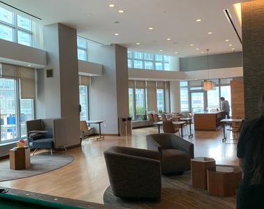 Center Boulevard, Near Hunters Point and Long Island City Waterfront  - Photo Thumbnail 7