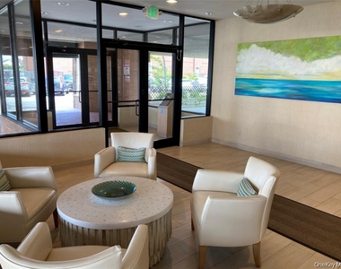 780 W Broadway - Photo Thumbnail 16