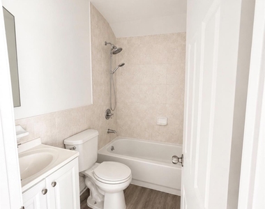 14308 Farmers Boulevard - Photo Thumbnail 2