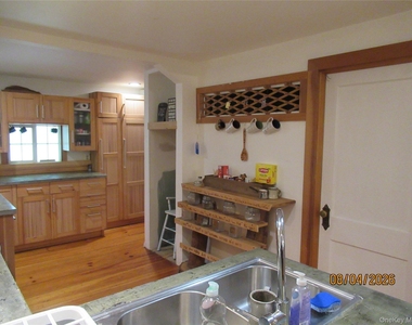 463 Mountain Road - Photo Thumbnail 5