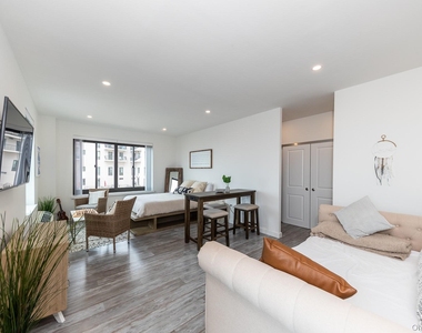 100 W Broadway - Photo Thumbnail 5