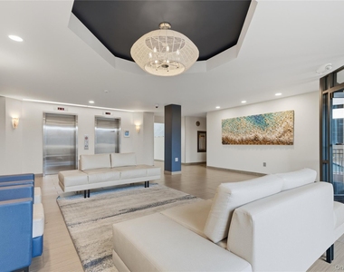 100 W Broadway - Photo Thumbnail 24