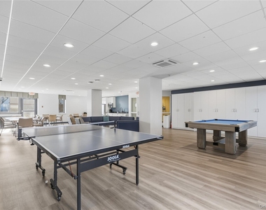 100 W Broadway - Photo Thumbnail 26