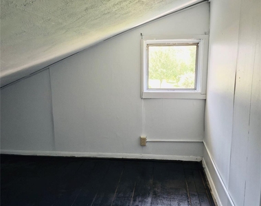 12 Cliff Street - Photo Thumbnail 8
