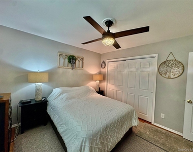 260-08 74th Avenue - Photo Thumbnail 6