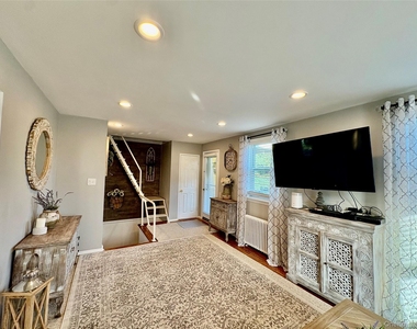 260-08 74th Avenue - Photo Thumbnail 4