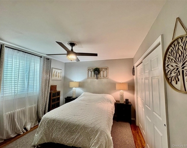 260-08 74th Avenue - Photo Thumbnail 5