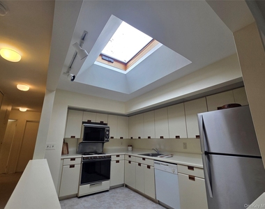 12-29 Diane Place - Photo Thumbnail 2