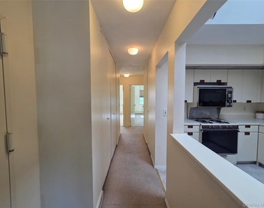 12-29 Diane Place - Photo Thumbnail 8