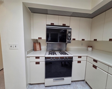 12-29 Diane Place - Photo Thumbnail 5