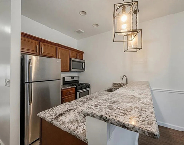 364 Evergreen Avenue - Photo Thumbnail 2