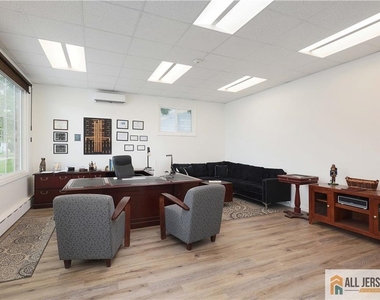 215 Washington Road - Photo Thumbnail 14