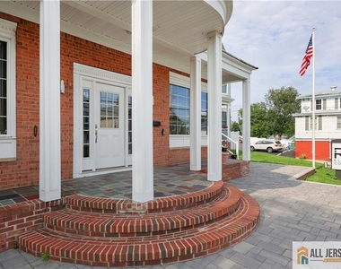 215 Washington Road - Photo Thumbnail 3