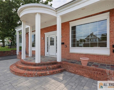 215 Washington Road - Photo Thumbnail 4