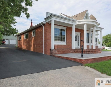 215 Washington Road - Photo Thumbnail 6