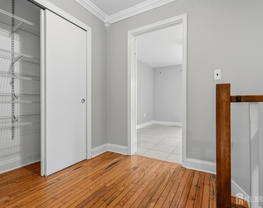 88 Wilshire Court - Photo Thumbnail 16