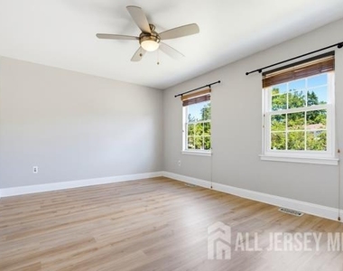 88 Wilshire Court - Photo Thumbnail 21