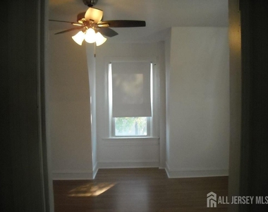 301 Penfield Place - Photo Thumbnail 9