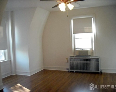 301 Penfield Place - Photo Thumbnail 8